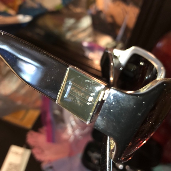 Coach sunglasses with case - Picture 6 of 8